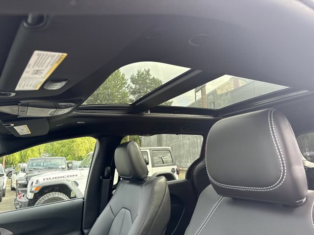 New 2025 Chrysler Pacifica Select AWD/4WD image 28