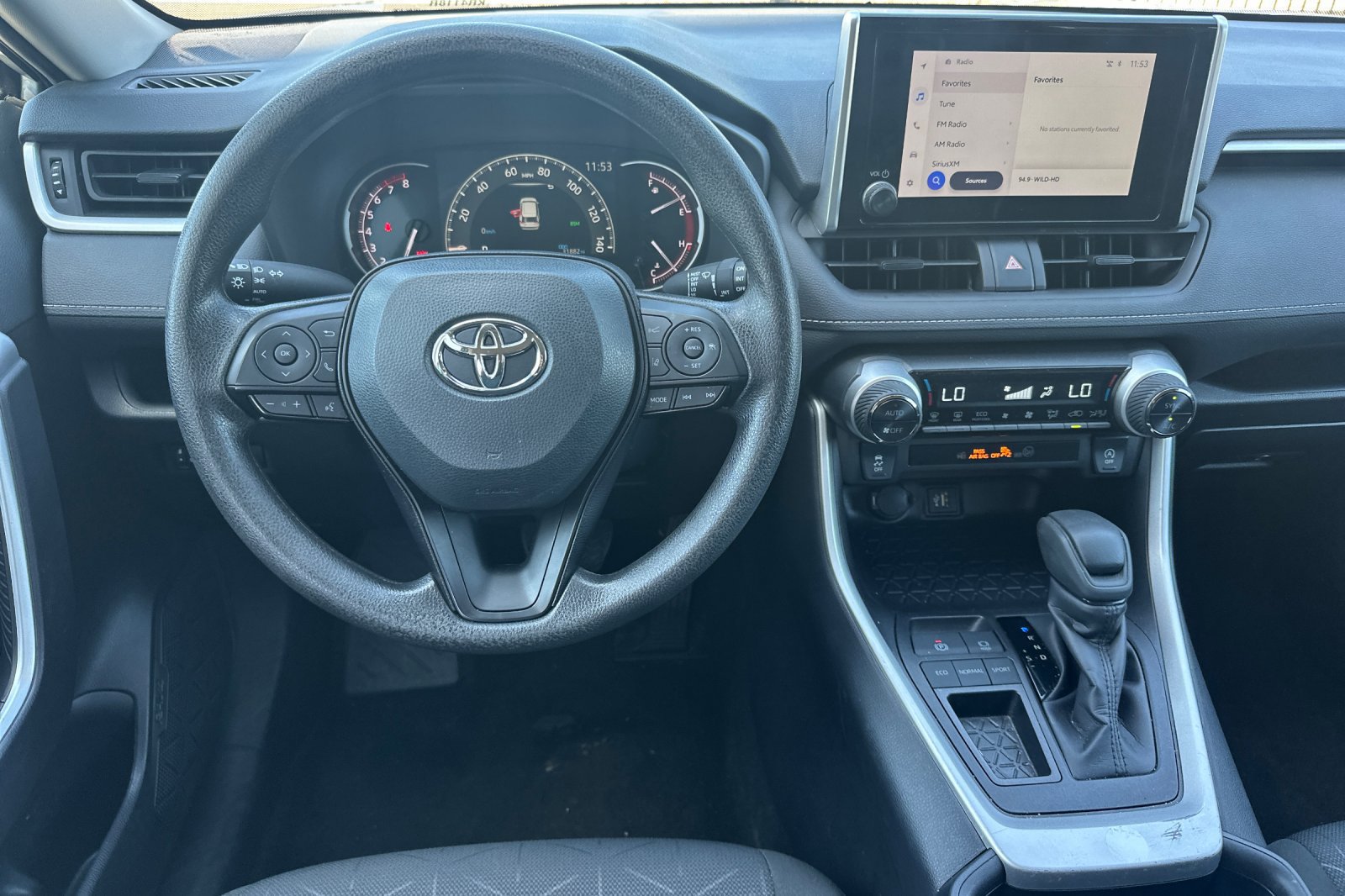Used 2025 Toyota RAV4 XLE FWD image 16