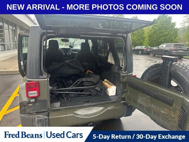 Used 2016 Jeep Wrangler Unlimited Sahara w/ Dual Top Group AWD/4WD image 11