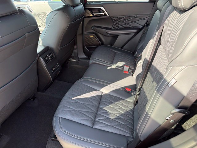 New 2026 Mitsubishi Outlander SEL Black Edition FWD image 18