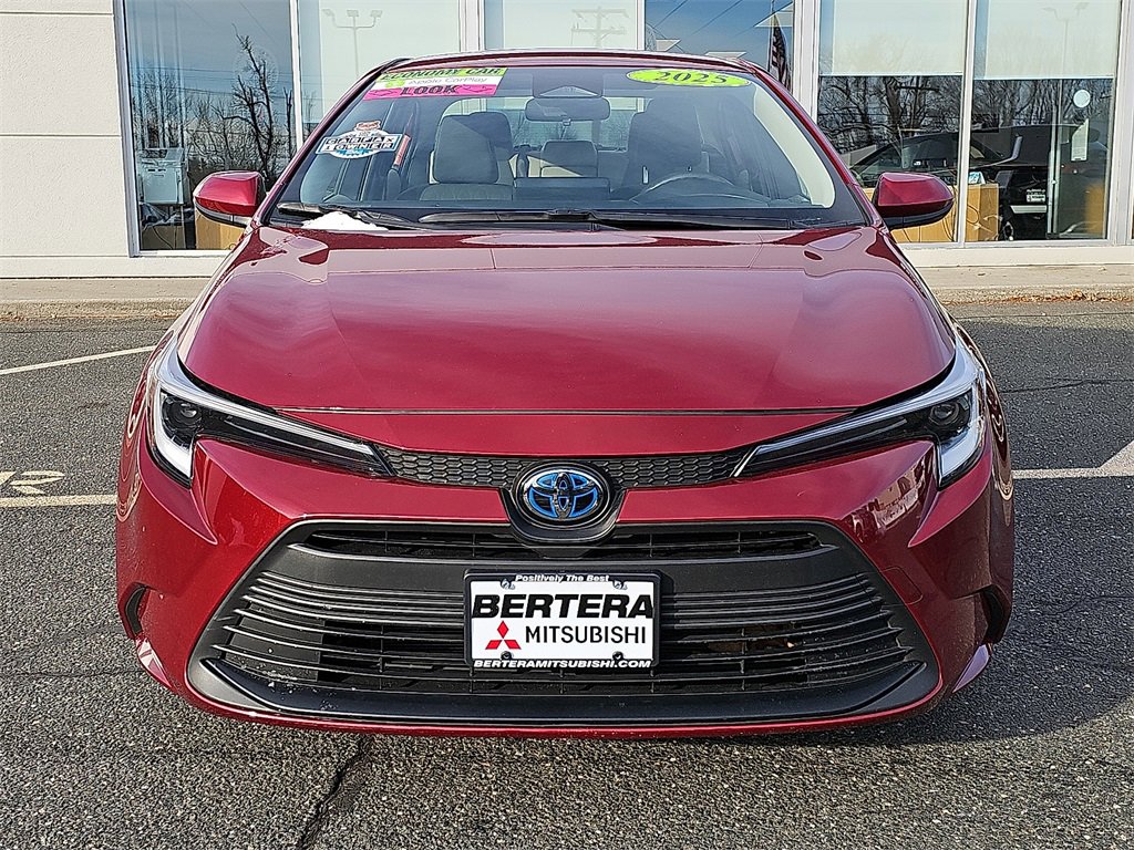 Used 2025 Toyota Corolla LE image 2