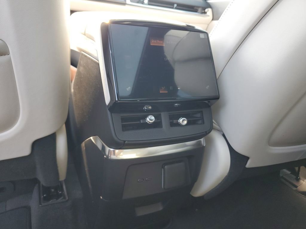 New 2026 Cadillac Vistiq Luxury image 21