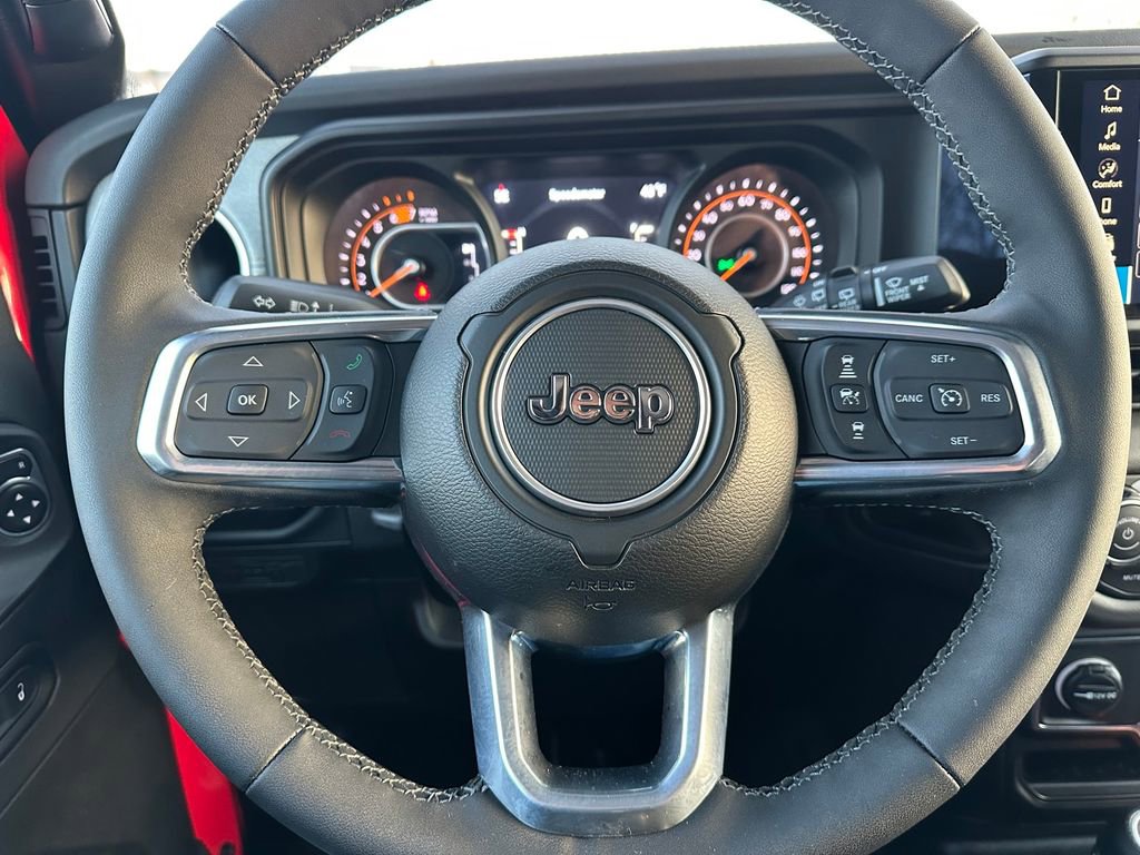 Used 2025 Jeep Wrangler Unlimited Sahara AWD/4WD image 19
