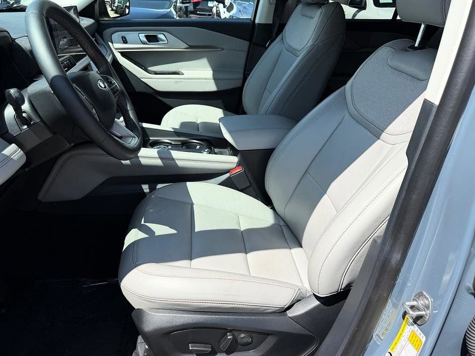 Used 2025 Ford Explorer Active w/ Active Comfort Package image 24