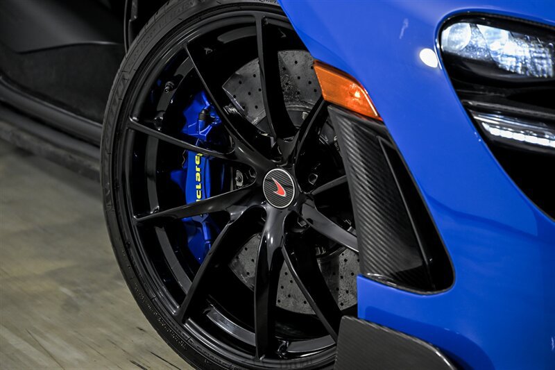 Used 2018 McLaren 720S RWD image 3