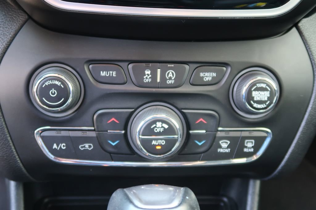 Used 2019 Jeep Cherokee Limited image 26