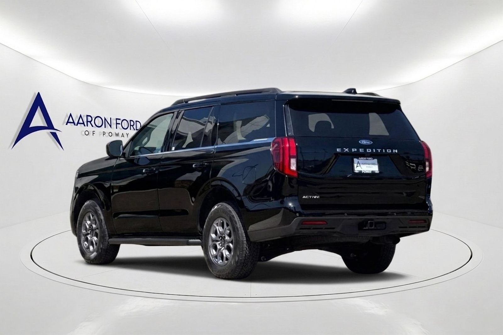 Used 2025 Ford Expedition Active RWD image 3