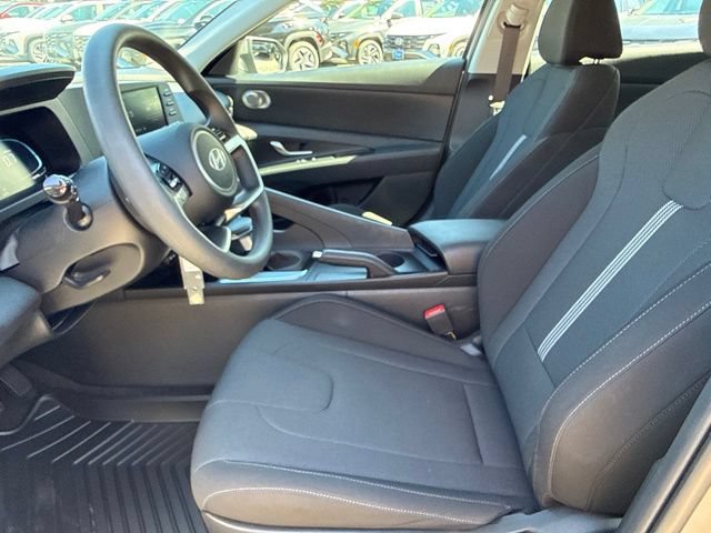 Used 2026 Hyundai Elantra SE FWD image 21