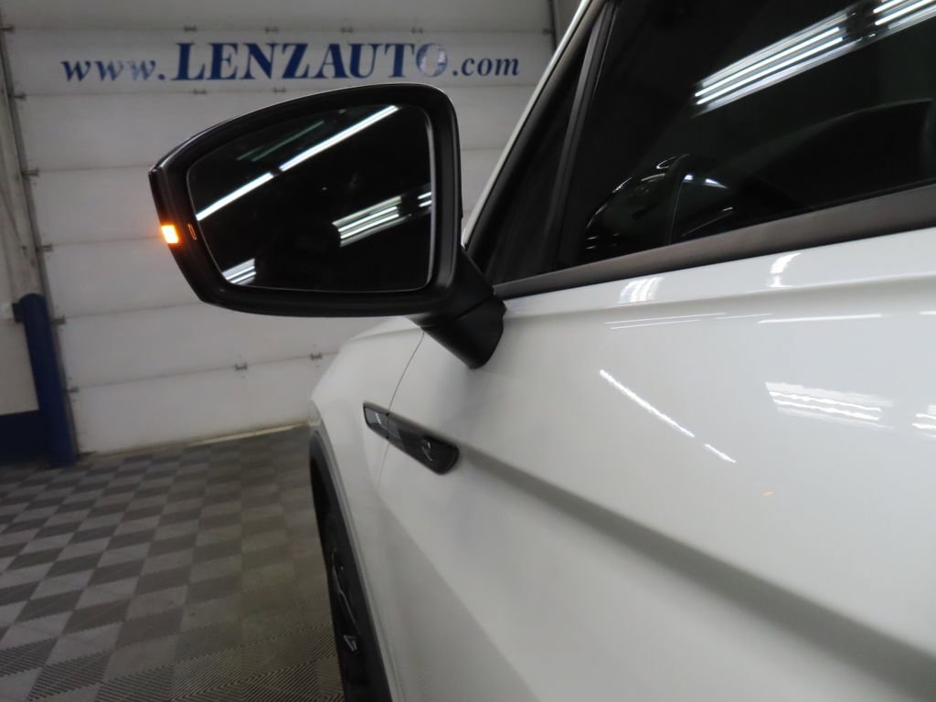 Used 2023 Volkswagen Tiguan SE R-Line image 61