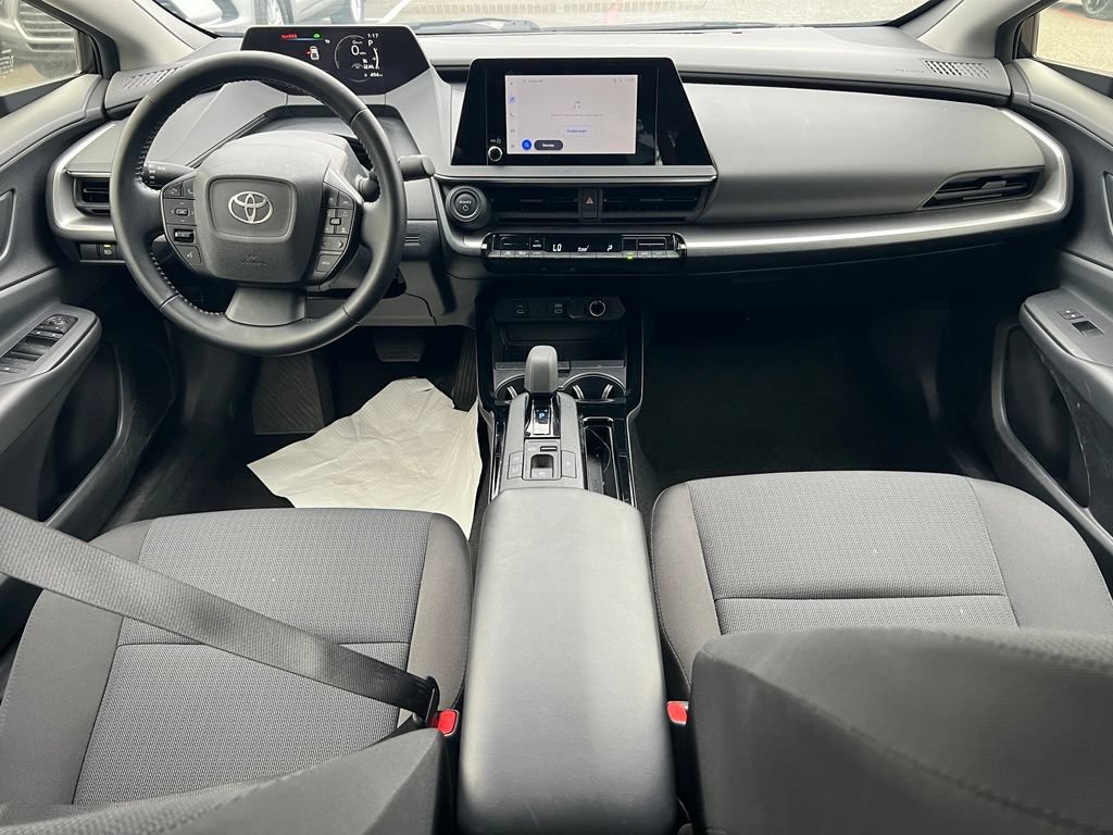 Used 2025 Toyota Prius LE FWD image 12