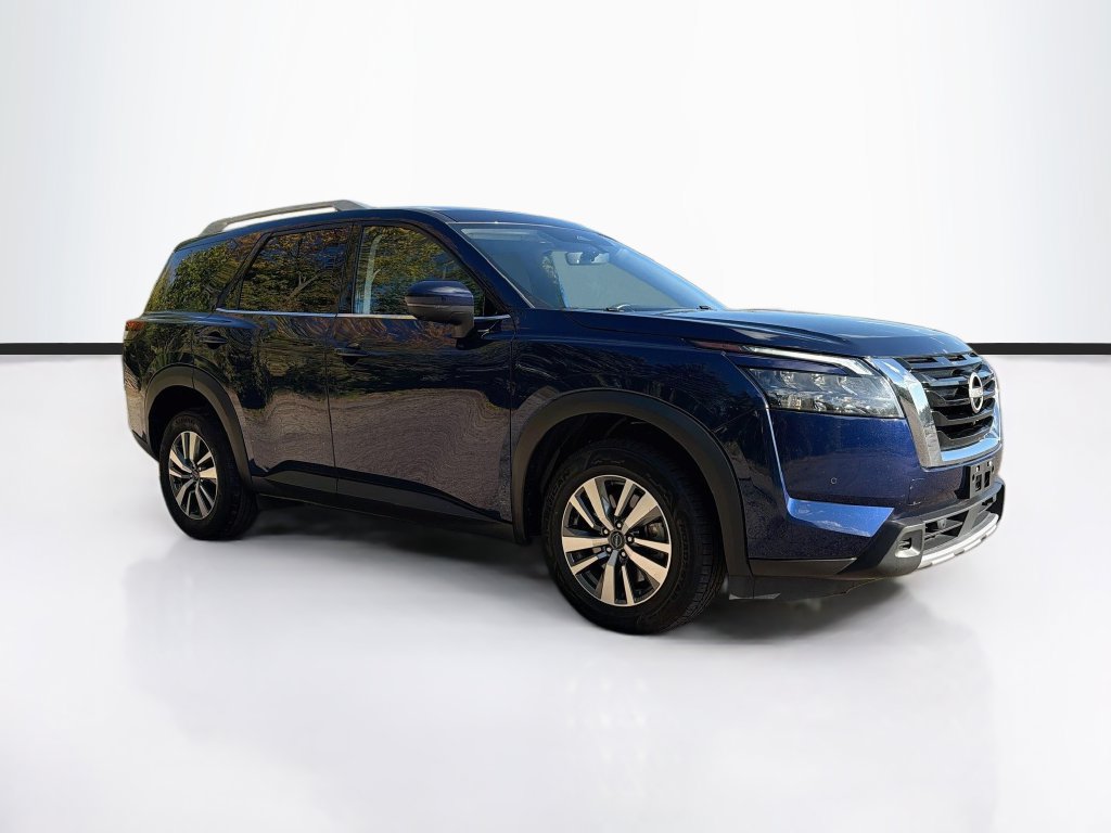 Used 2025 Nissan Pathfinder SL AWD/4WD image 3