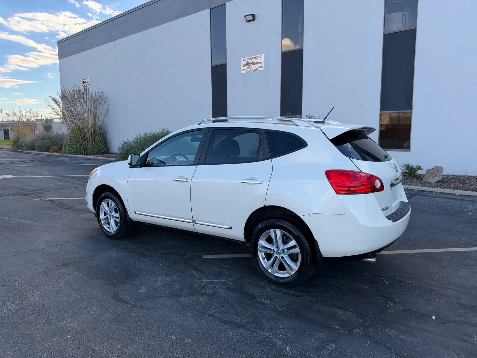 Used 2012 Nissan Rogue SV FWD image 3
