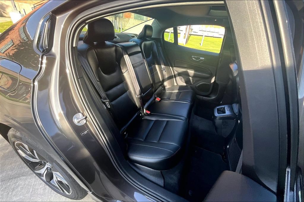 Used 2025 Volvo S60 B5 Core FWD image 37