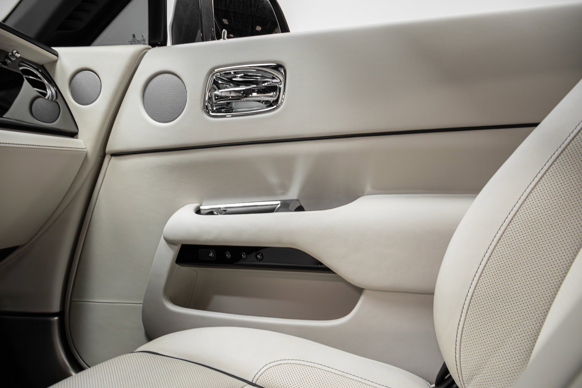 Used 2016 Rolls-Royce Wraith image 14