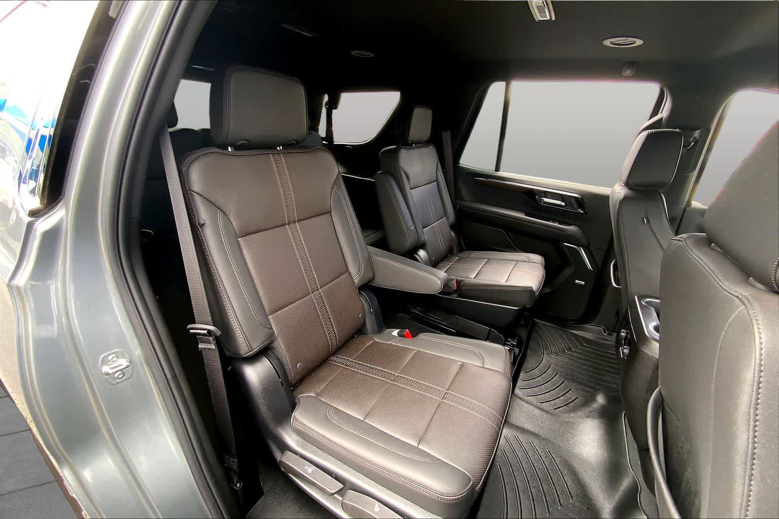 Used 2025 Chevrolet Tahoe High Country AWD/4WD image 39