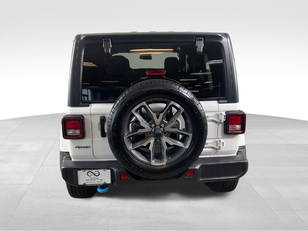 Used 2024 Jeep Wrangler Unlimited w/ Convenience Group AWD/4WD image 3