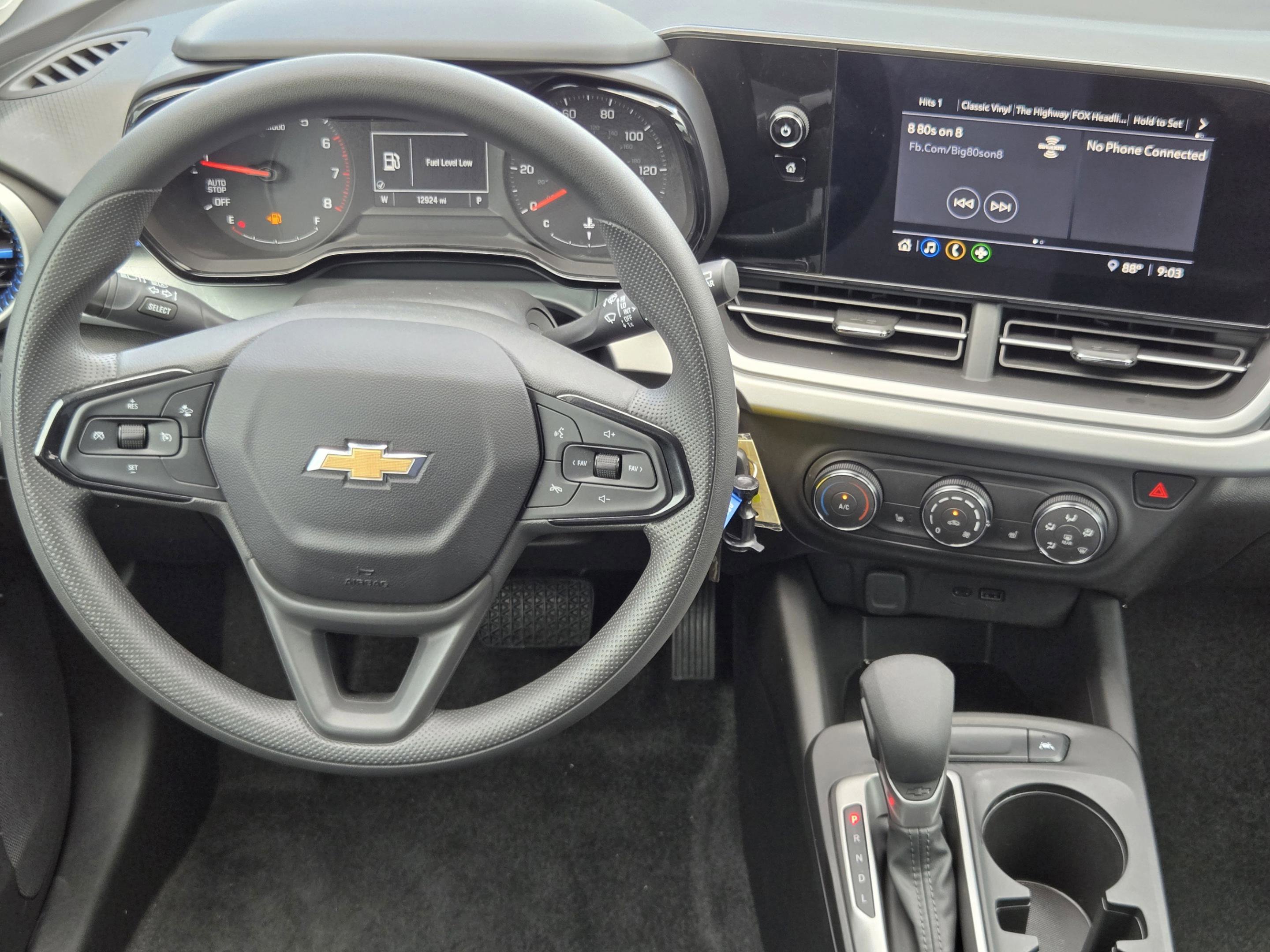 Used 2025 Chevrolet Trax LS w/ LS Convenience Package FWD image 23
