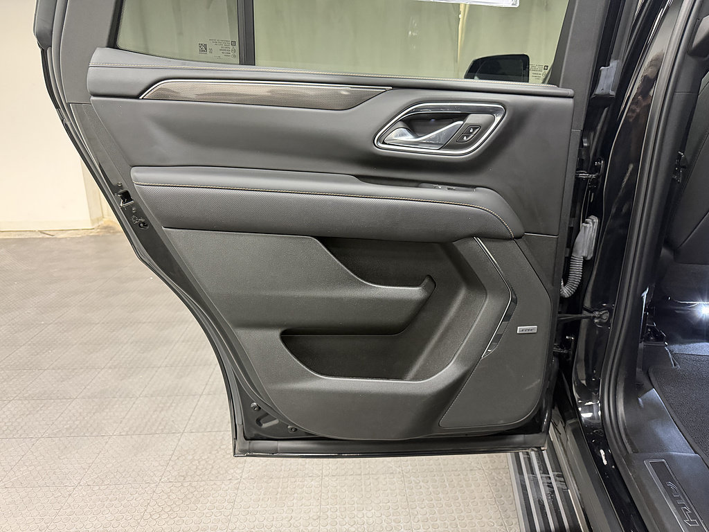 Used 2023 GMC Yukon AT4 w/ AT4 Premium Package AWD/4WD image 18