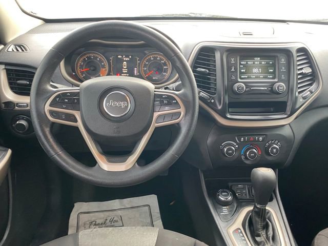 Used 2017 Jeep Cherokee Sport image 5