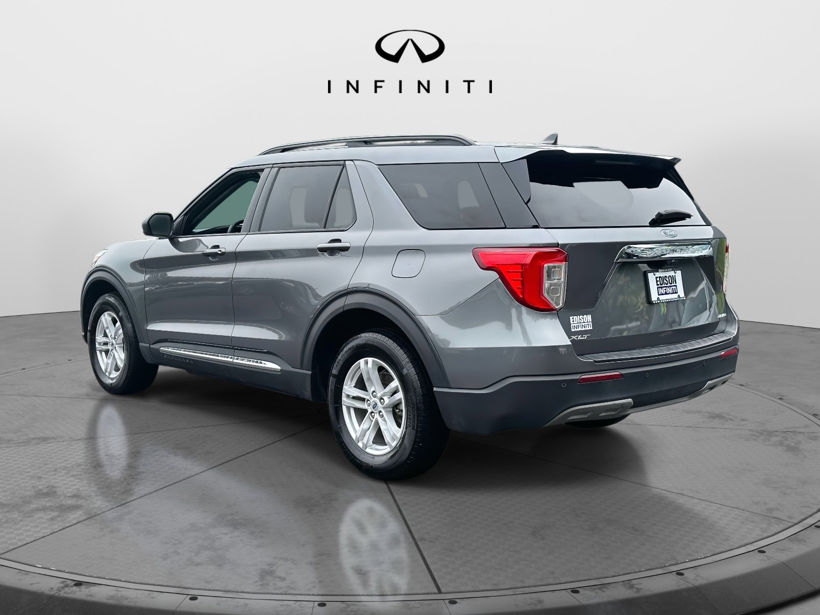 Used 2023 Ford Explorer XLT w/ Equipment Group 202A image 5