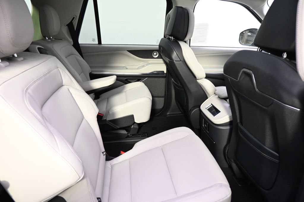 New 2026 Lincoln Navigator Reserve AWD/4WD image 18