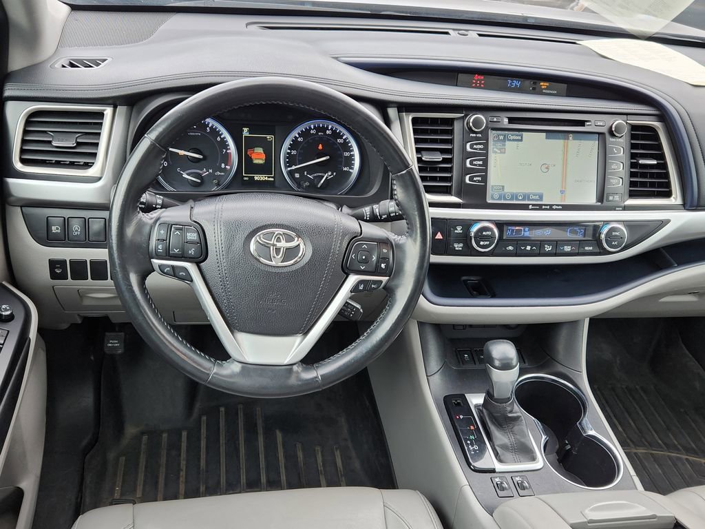 Used 2017 Toyota Highlander XLE image 13