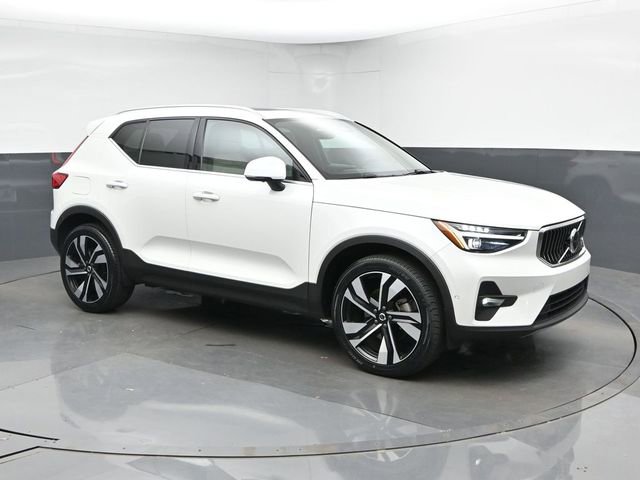 Used 2024 Volvo XC40 B5 Plus w/ Protection Package Premier AWD/4WD image 8