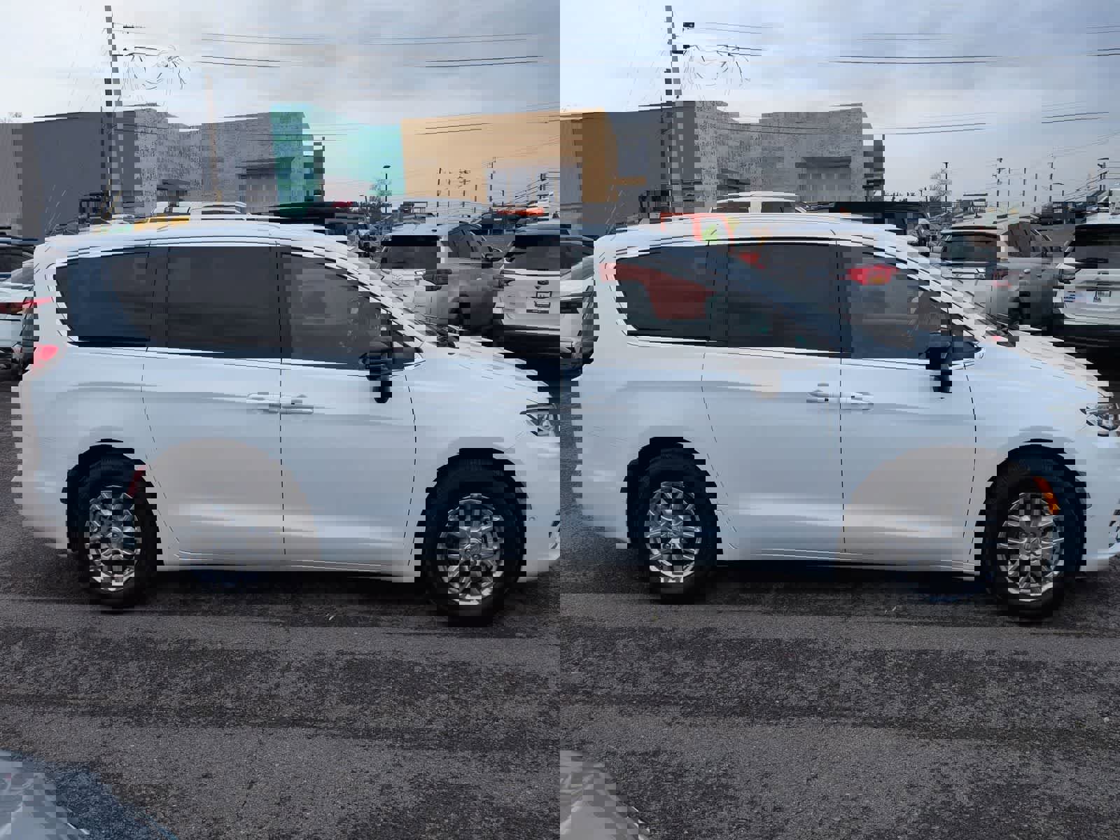 New 2026 Chrysler Pacifica Select image 9