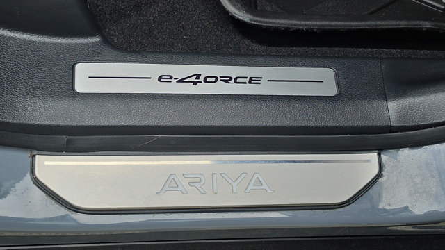 Used 2025 Nissan Ariya AWD image 30