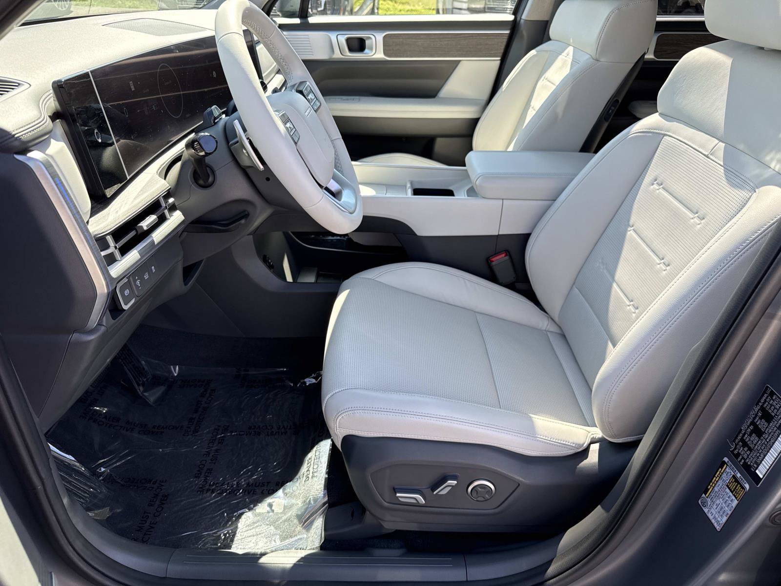 Certified 2025 Hyundai Santa Fe Limited AWD/4WD image 24