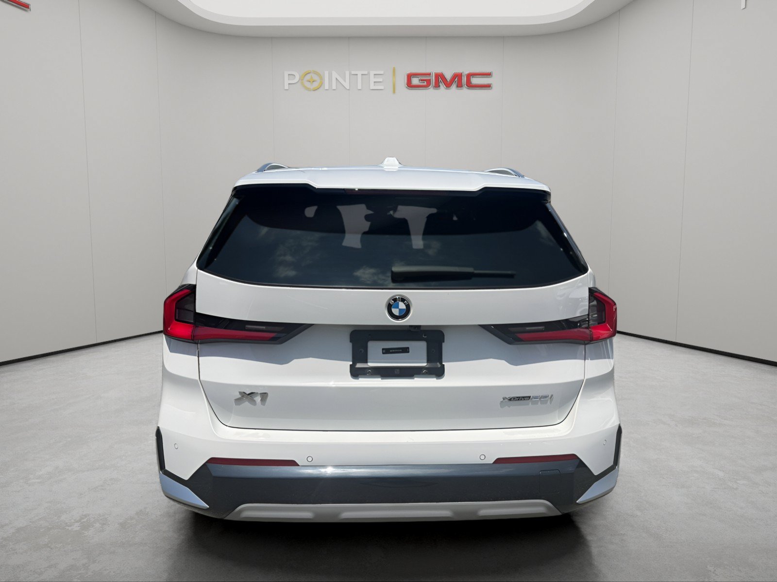 Used 2023 BMW X1 xDrive28i w/ Premium Package AWD/4WD image 5