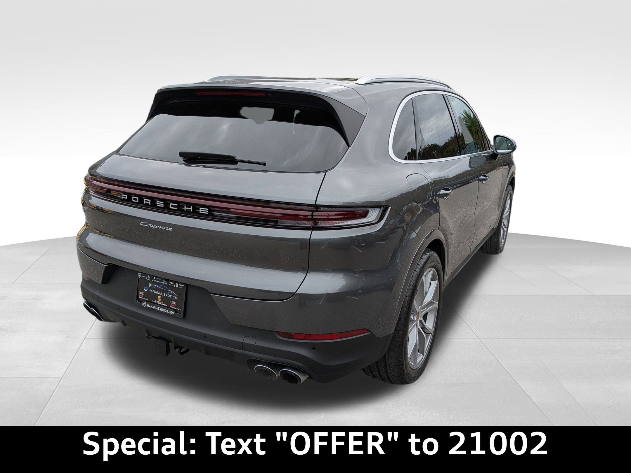 Used 2025 Porsche Cayenne image 3