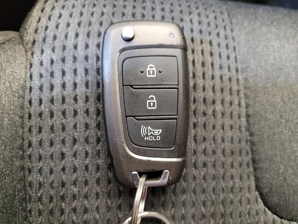 Used 2020 Hyundai Santa Fe SE AWD/4WD image 32