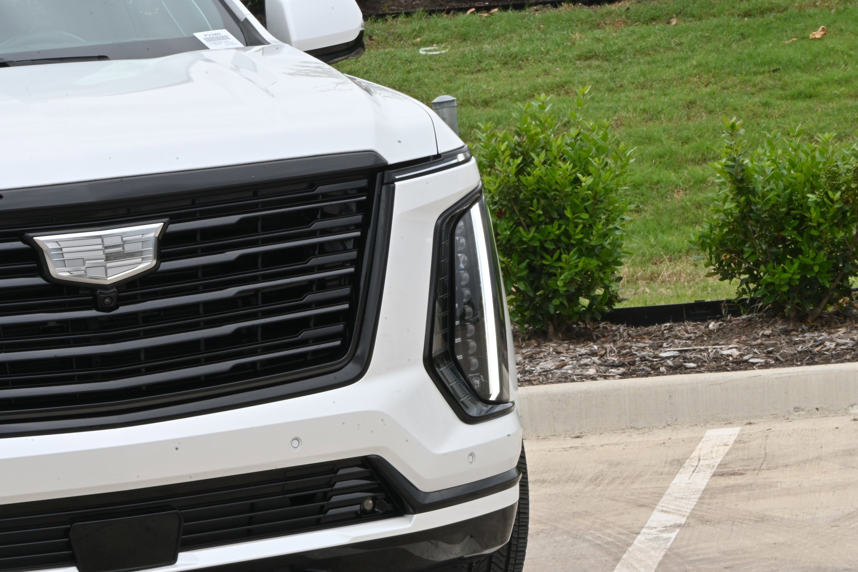 Used 2025 Cadillac Escalade ESV Premium Luxury Platinum AWD/4WD image 10