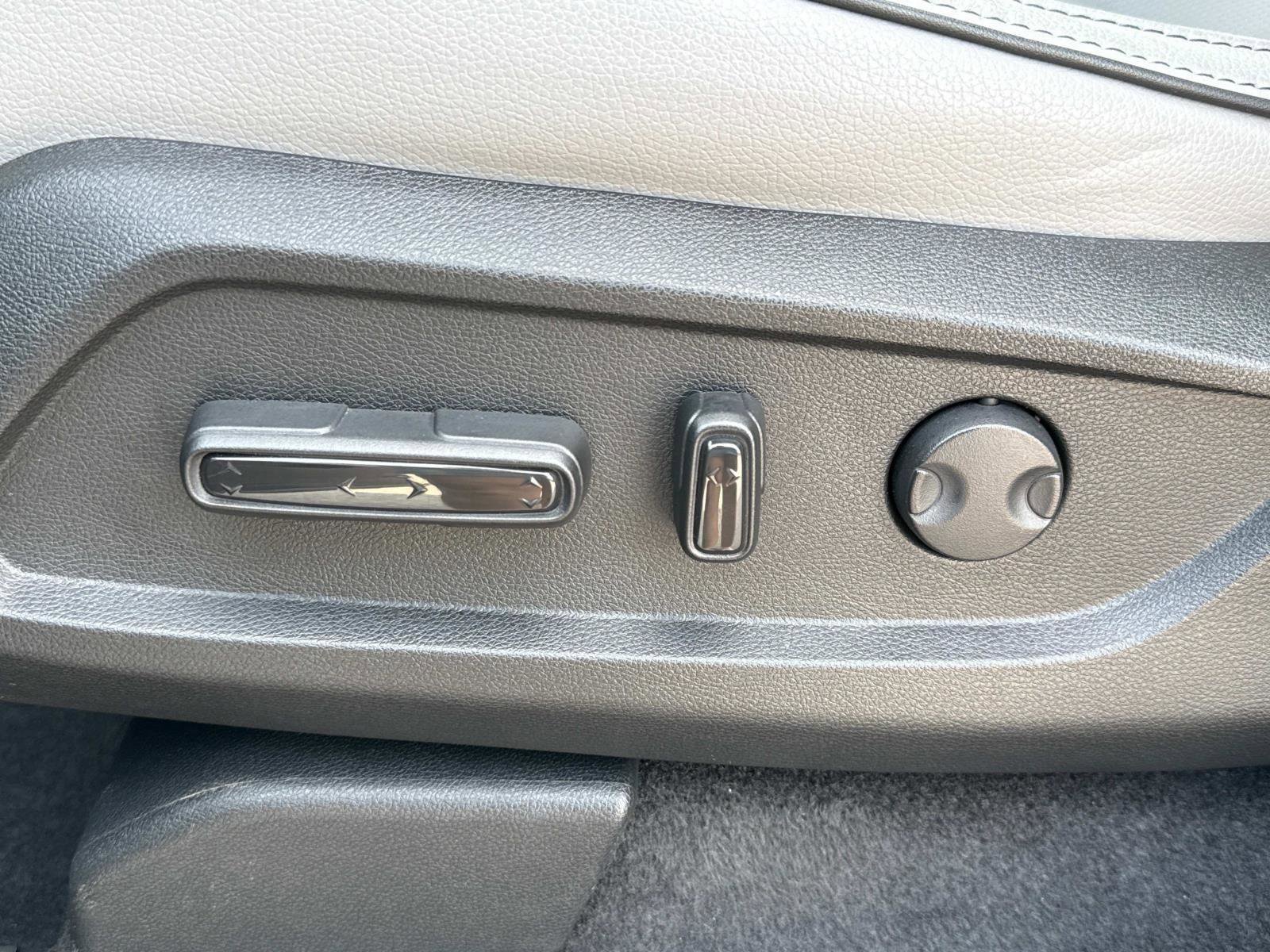 Used 2025 Honda Pilot Elite image 16