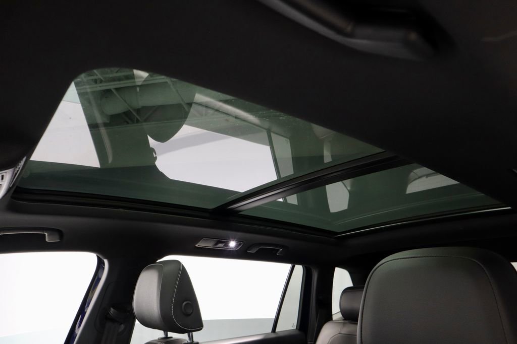 Used 2022 Volkswagen Tiguan SEL R-Line image 29