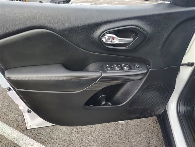 Used 2015 Jeep Cherokee Limited image 8