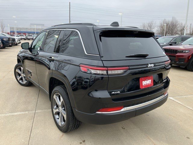 Certified 2025 Jeep Grand Cherokee Limited w/ Luxury Tech Group II image 6