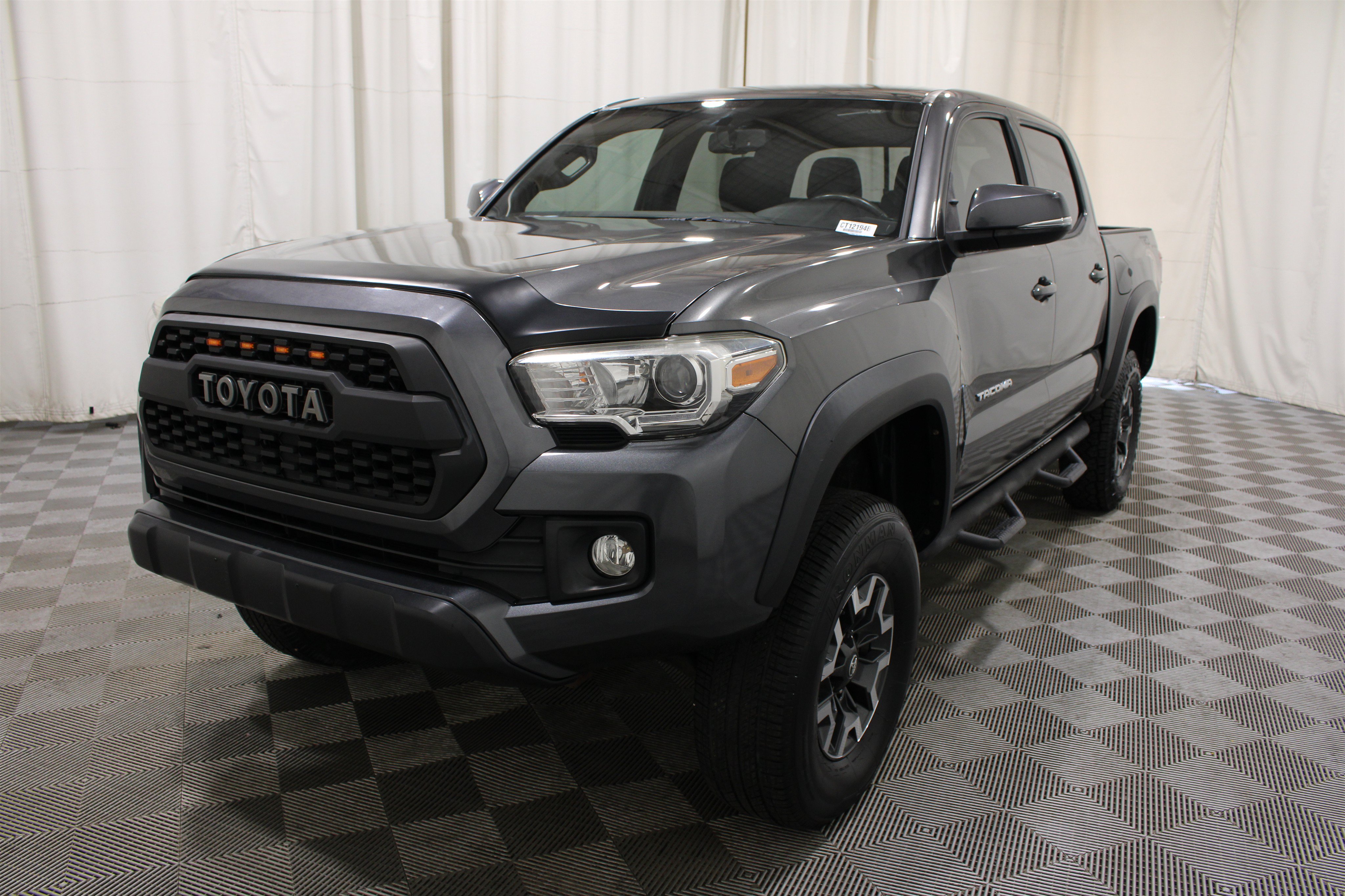 Used 2017 Toyota Tacoma TRD Off-Road w/ Tow Package (A/T) AWD/4WD image 32