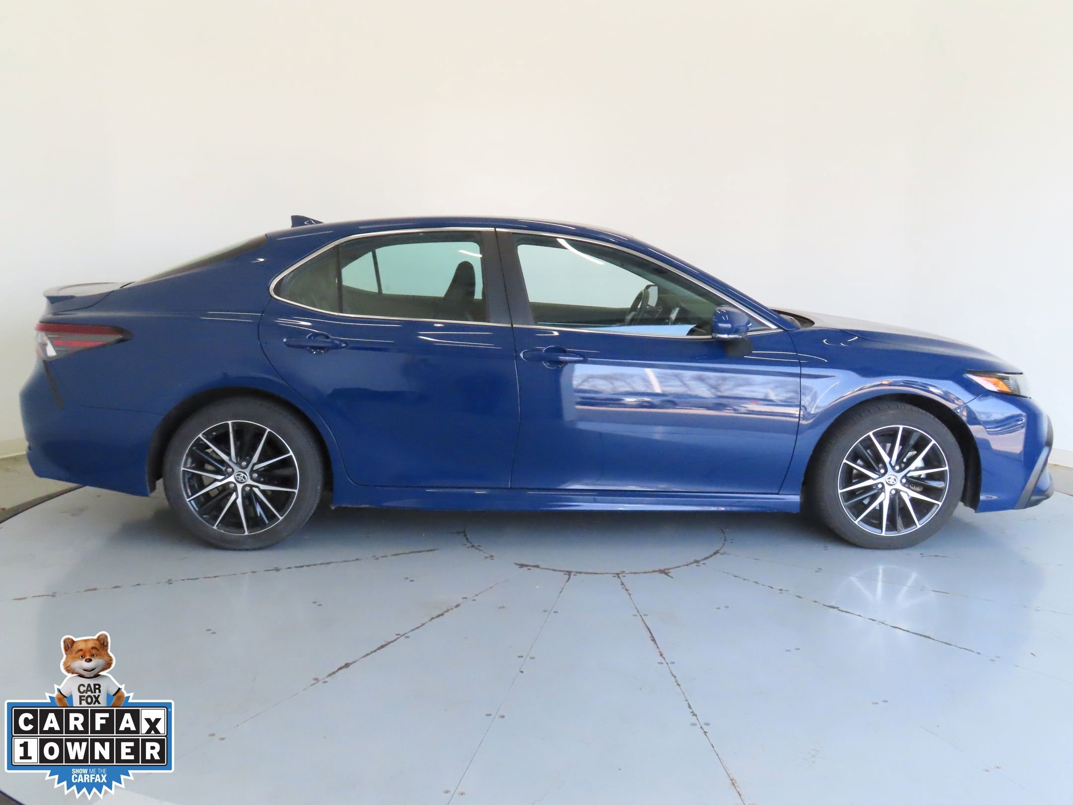 Used 2024 Toyota Camry SE image 2