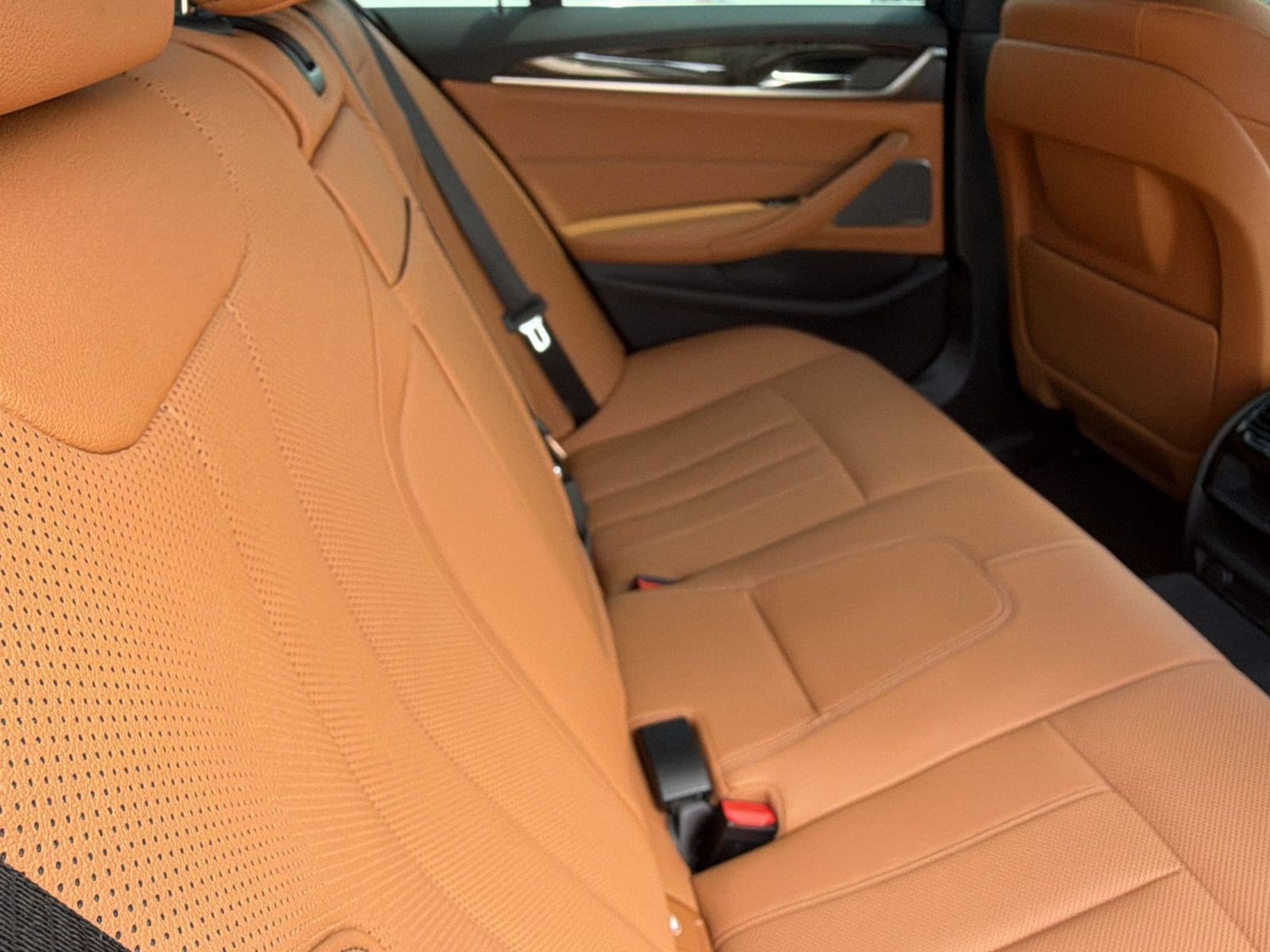 Used 2023 BMW 540i w/ Premium Package RWD image 31