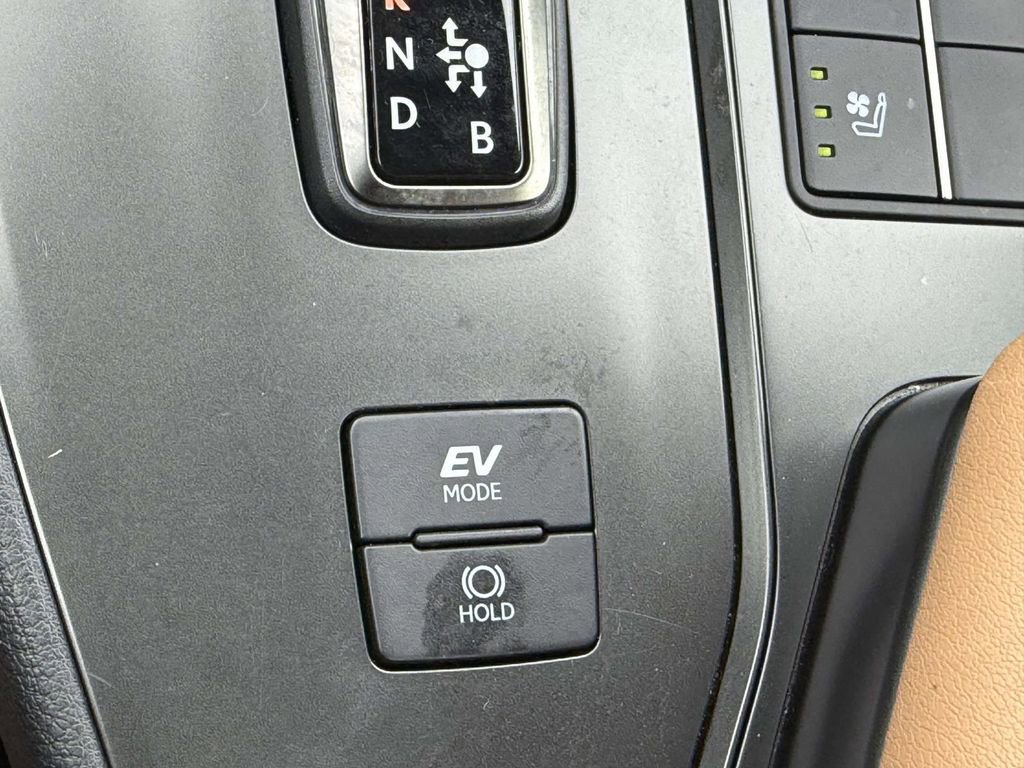 Used 2025 Lexus UX 300h AWD w/ Accessory Package (Z1) image 23