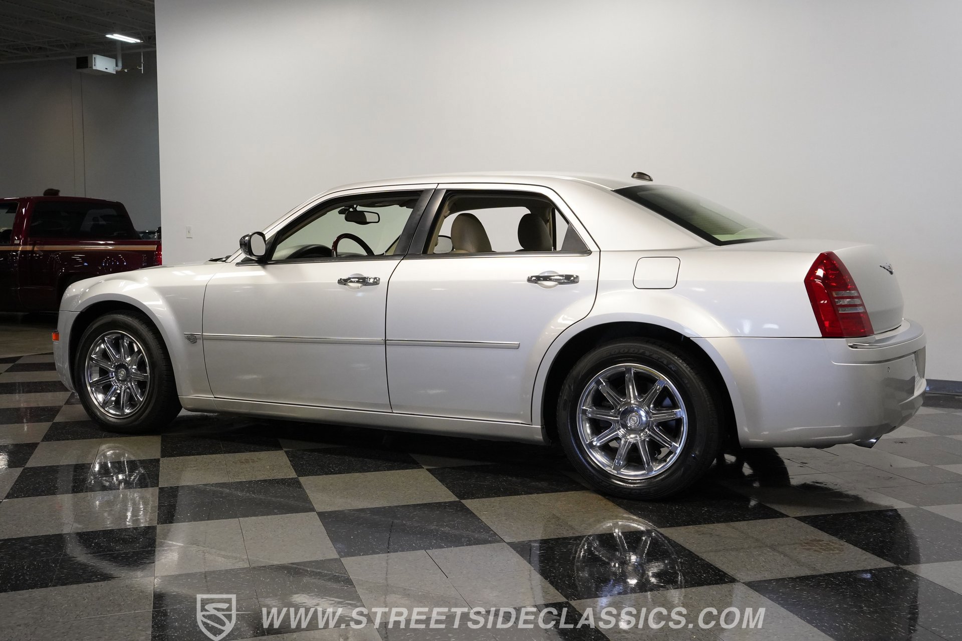 Used 2005 Chrysler 300 C w/ Navigation & Sound Group II image 8