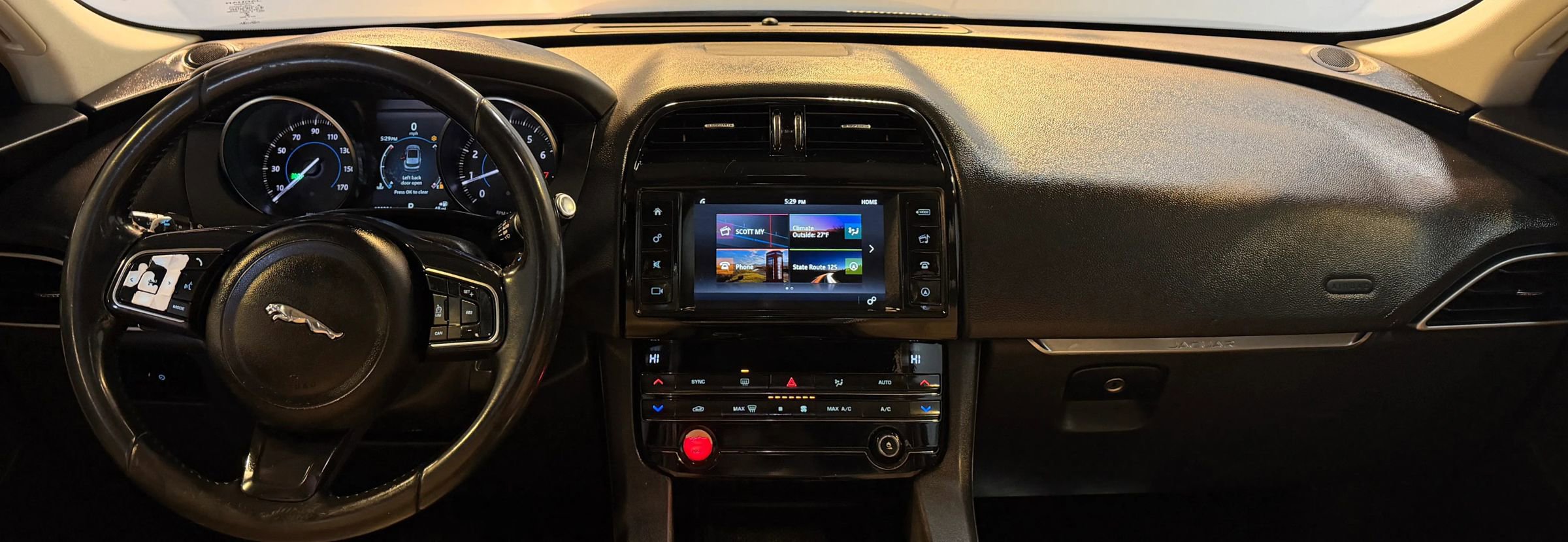 Used 2018 Jaguar F-PACE Premium image 23