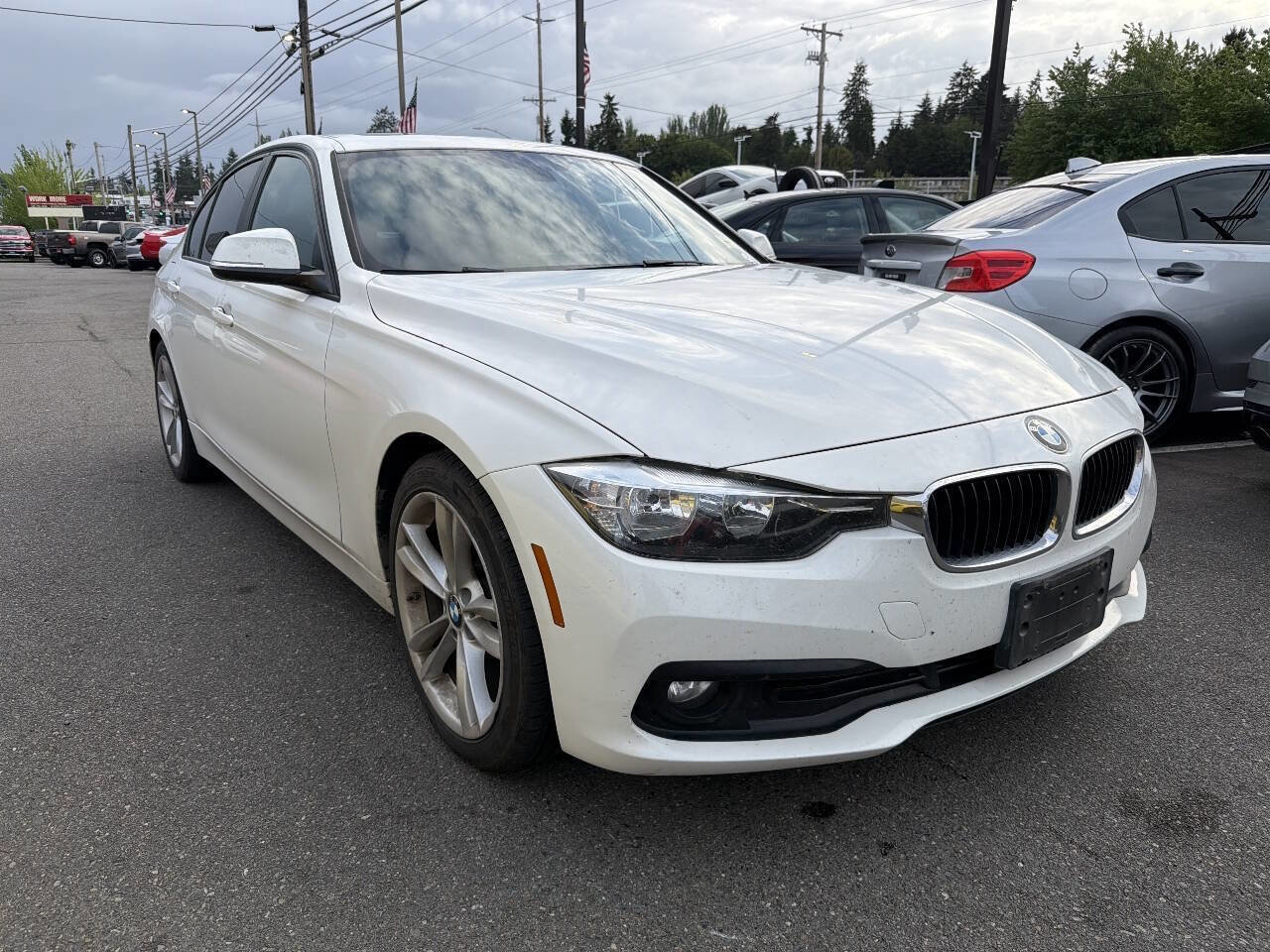 Used 2016 BMW 320i Sedan RWD image 4