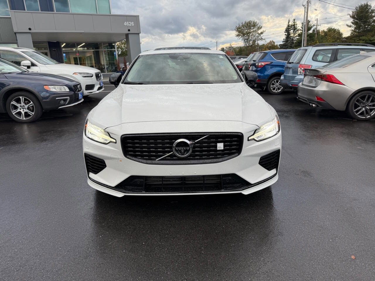 Used 2022 Volvo S60 T8 R-Design Expression w/ Advanced Package image 3