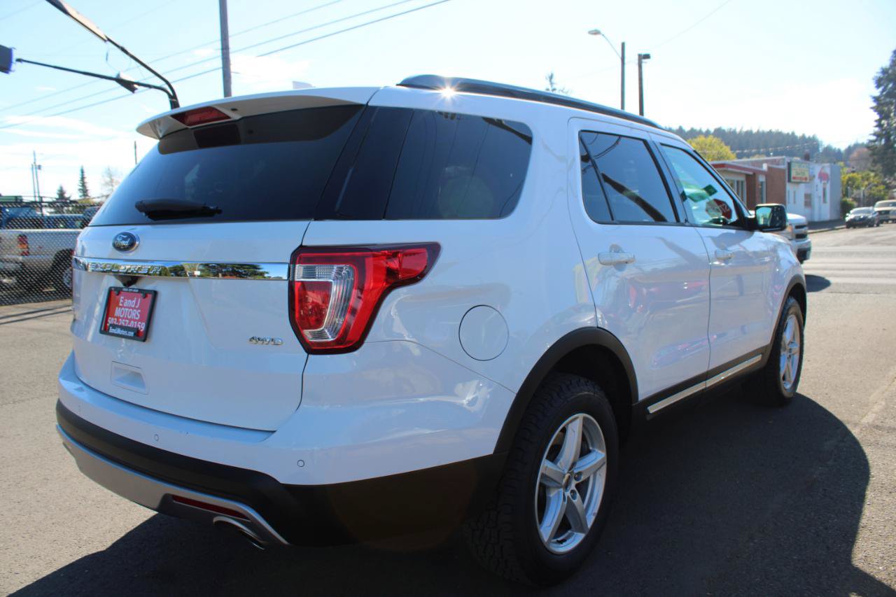 Used 2017 Ford Explorer XLT AWD/4WD image 6