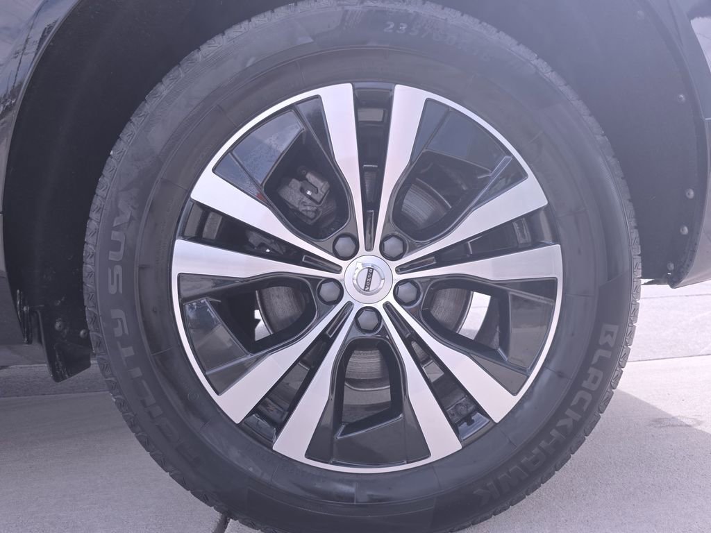 Used 2023 Volvo XC60 B5 Core image 38