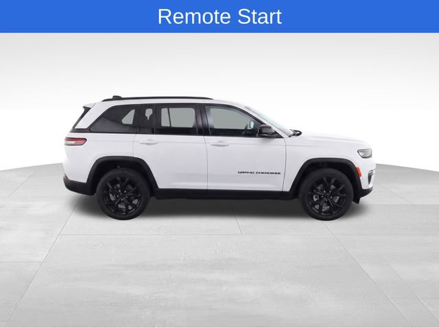 Used 2025 Jeep Grand Cherokee Altitude AWD/4WD image 8