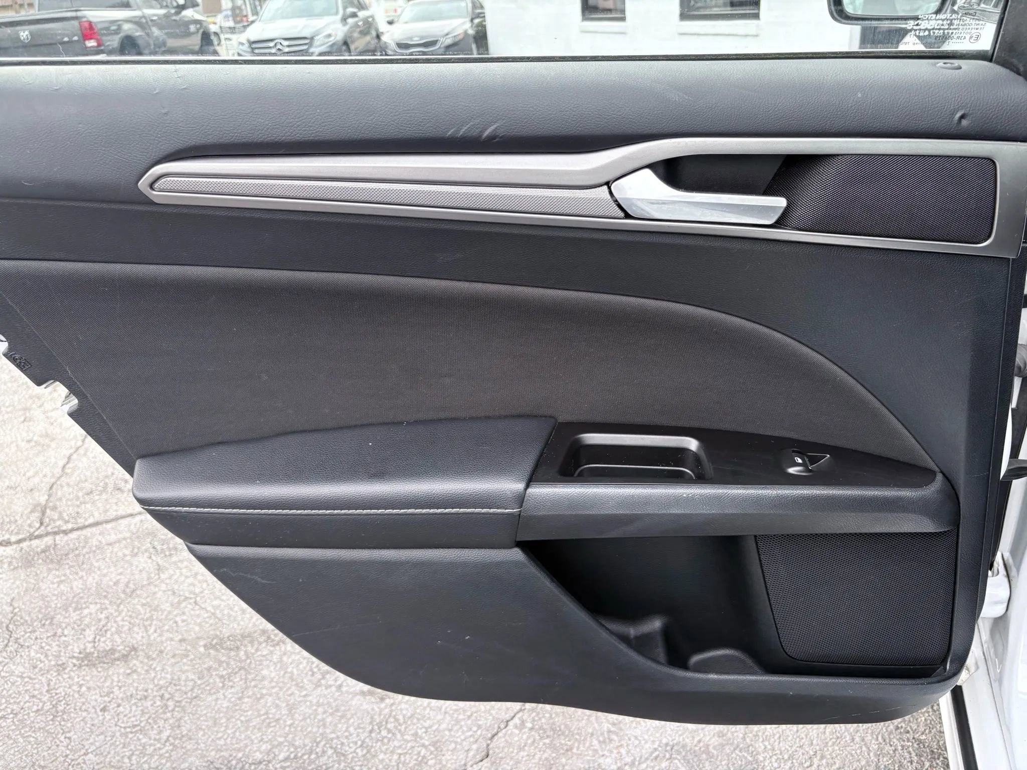 Used 2017 Ford Fusion SE w/ Fusion SE Technology Package image 14